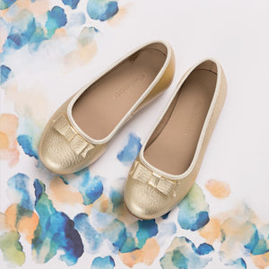 Camille Flats, Gold